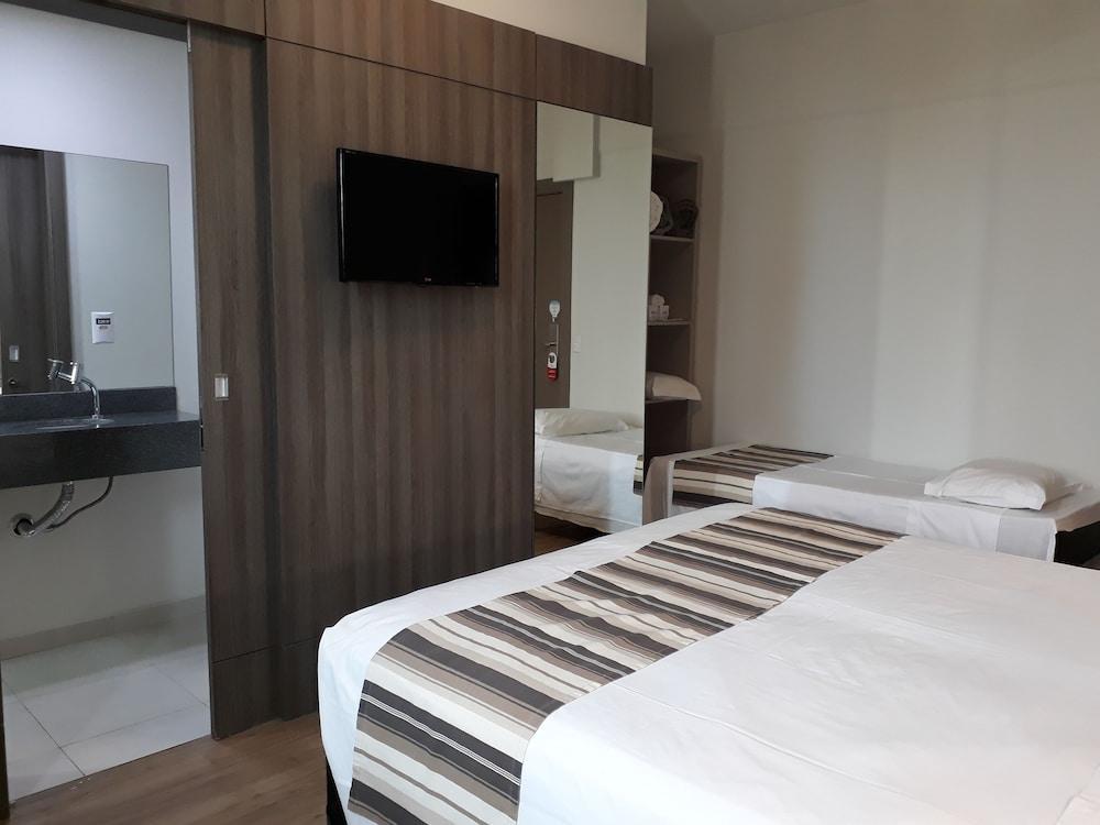 Hotel Valerim Itajai / Navegantes ภายนอก รูปภาพ