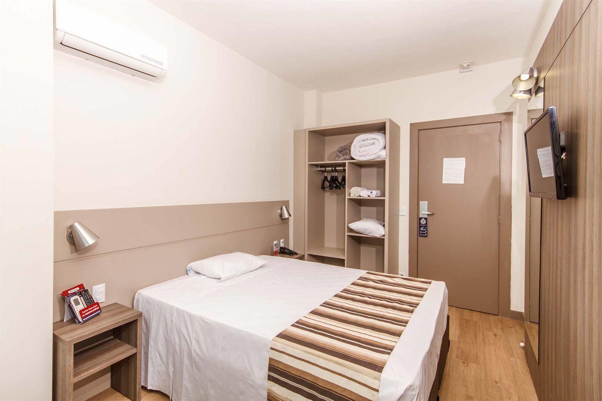 Hotel Valerim Itajai / Navegantes ภายนอก รูปภาพ