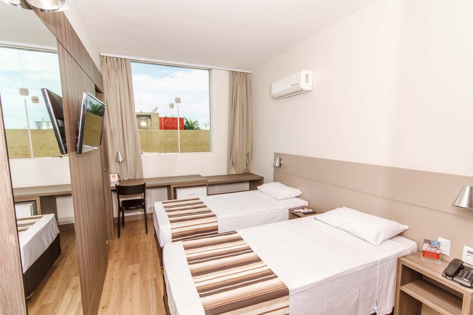 Hotel Valerim Itajai / Navegantes ภายนอก รูปภาพ
